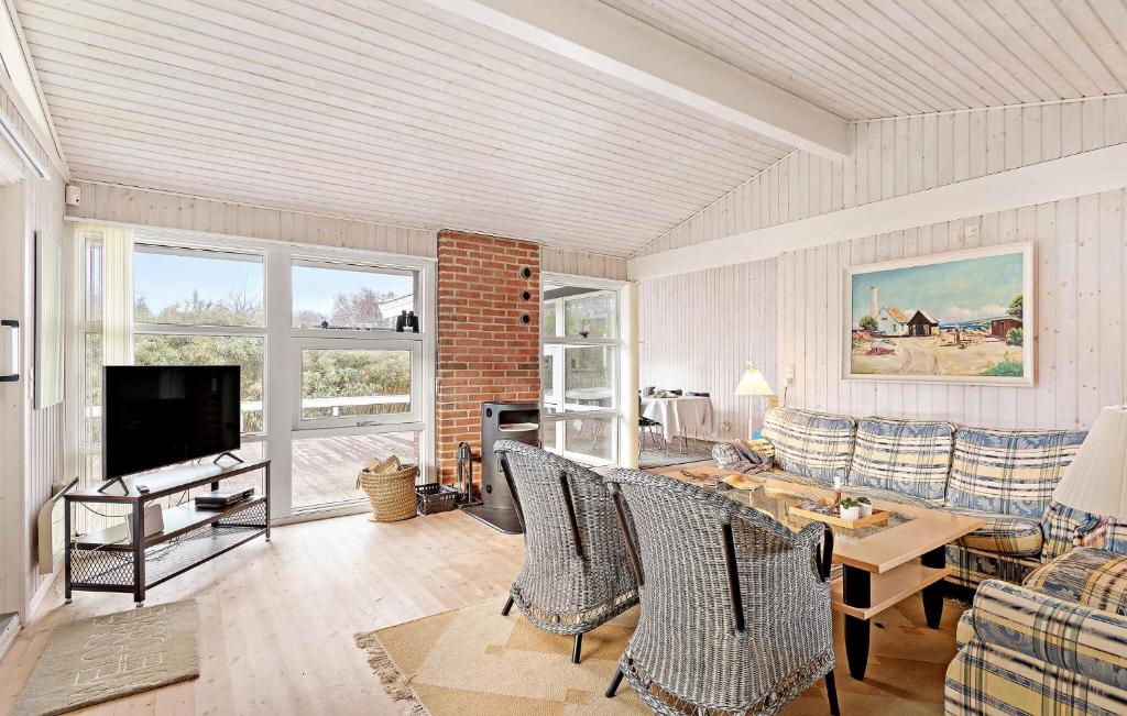 3 Bedroom Nice Home In Hornbk photo 2