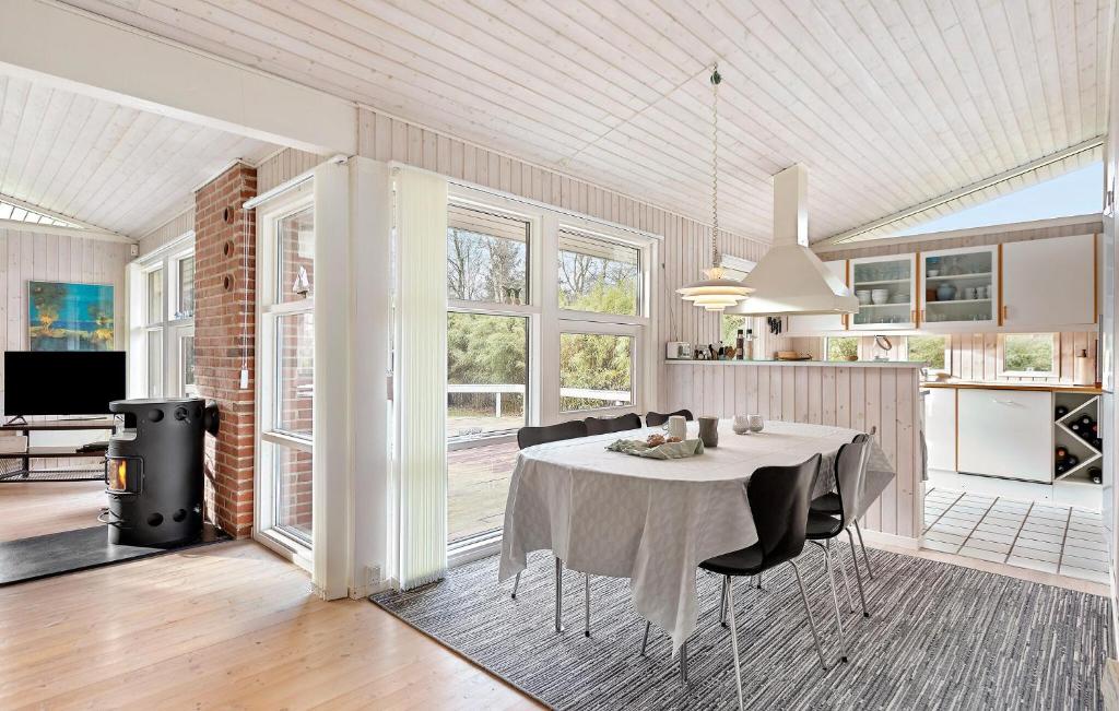 3 Bedroom Nice Home In Hornbk photo 4