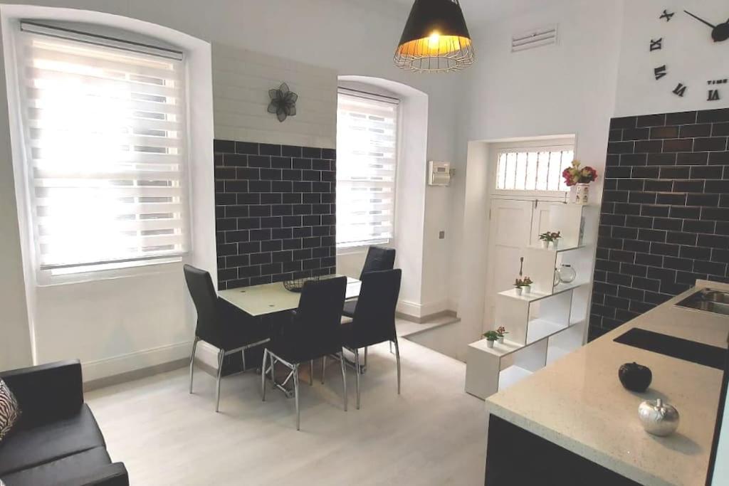 Chic&Cosy 2BR superb location! photo 1
