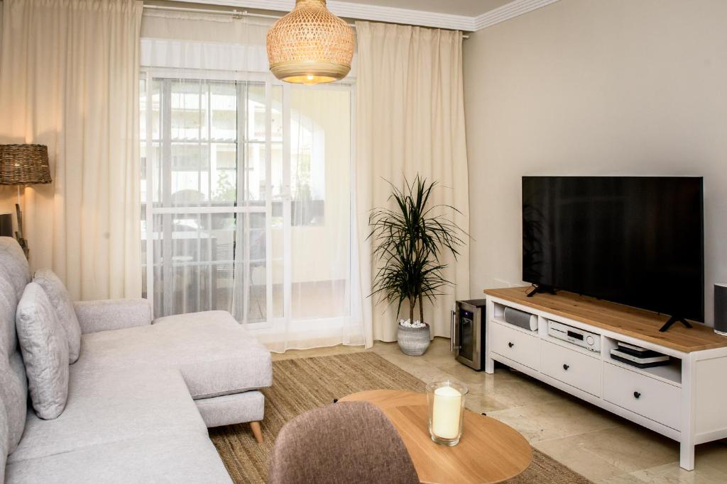 BT (Bazekas tennis) Residencial Duquesa holiday vibes photo 2