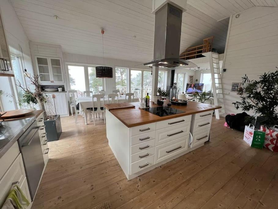 Härlig Skärgårdsvilla med strålande sjöutsikt photo 4