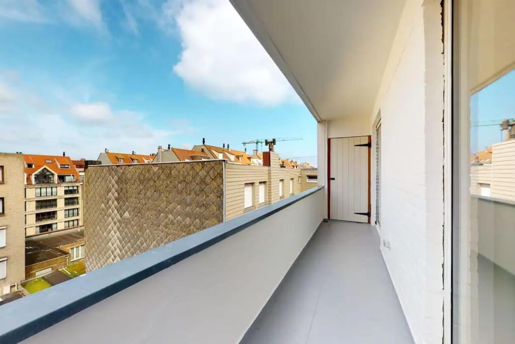 Lush 3bed/3bath penthouse w deck - Tap to explore photos