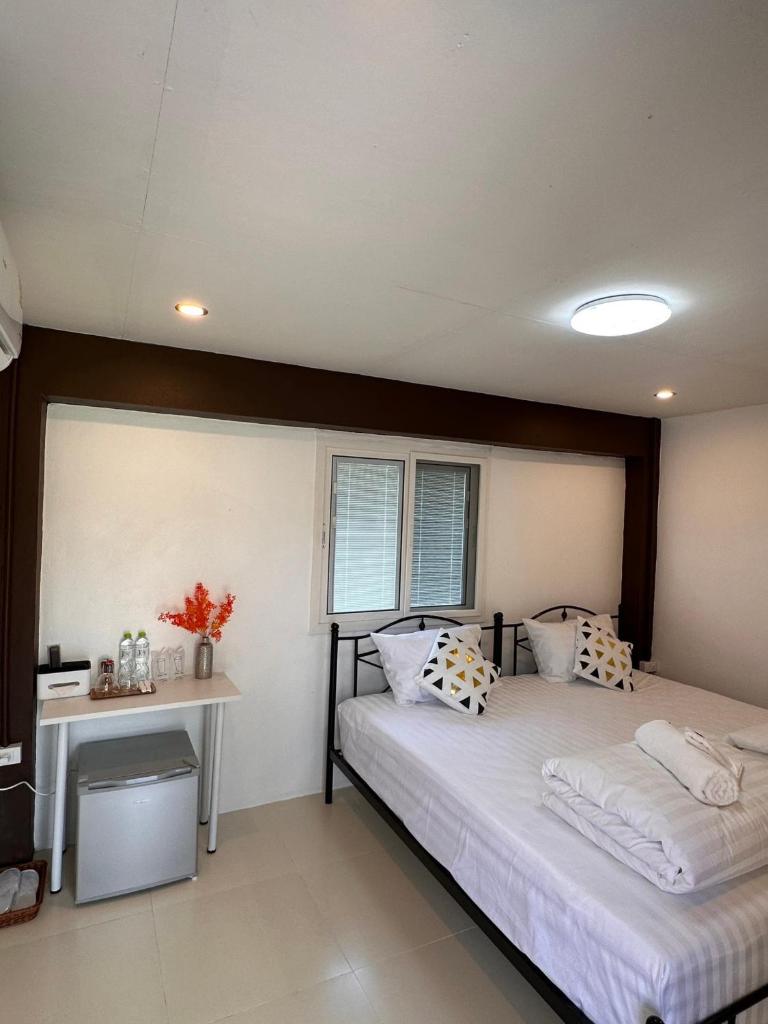 Luxe Nan Twin Bed Room photo 4