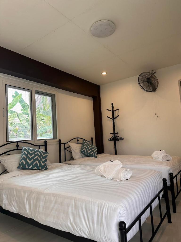 Luxe Nan Twin Bed Room photo 2
