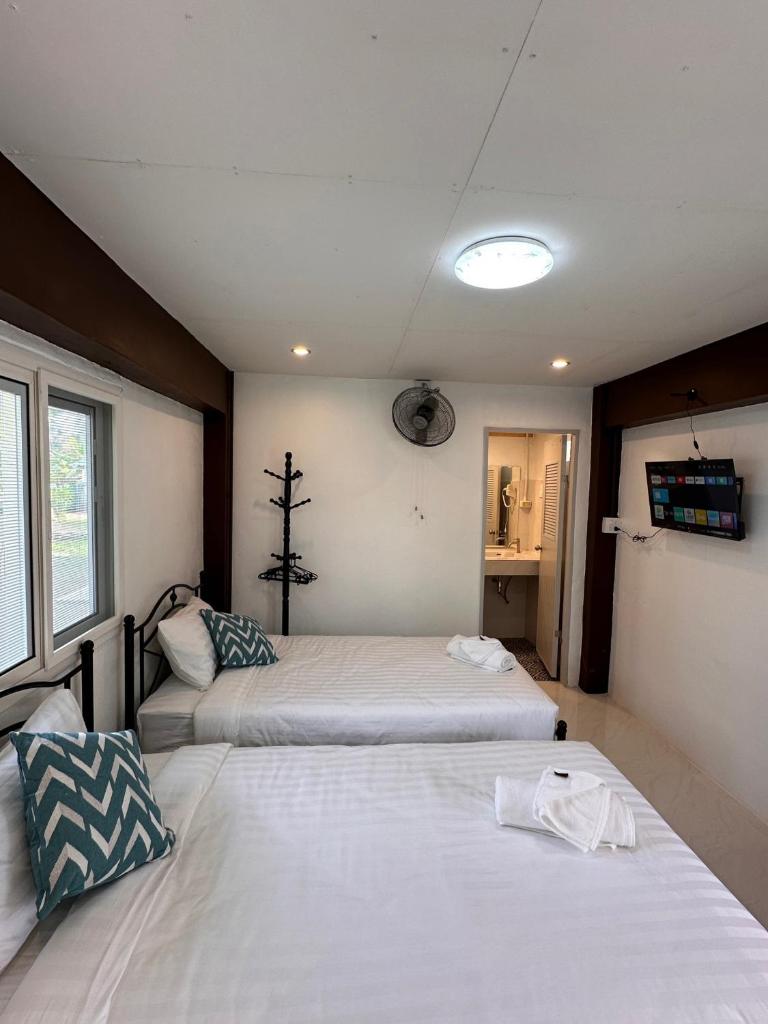 Luxe Nan Twin Bed Room
