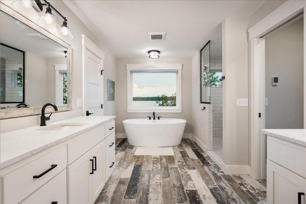 New! Northwoods Luxury - 5 Pines On Trout Lake photo 4