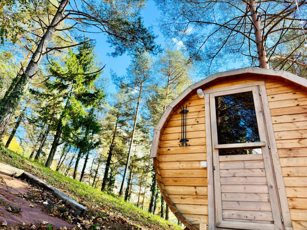 Romantic cabin with hot/cold tub and finnish sauna photo 2
