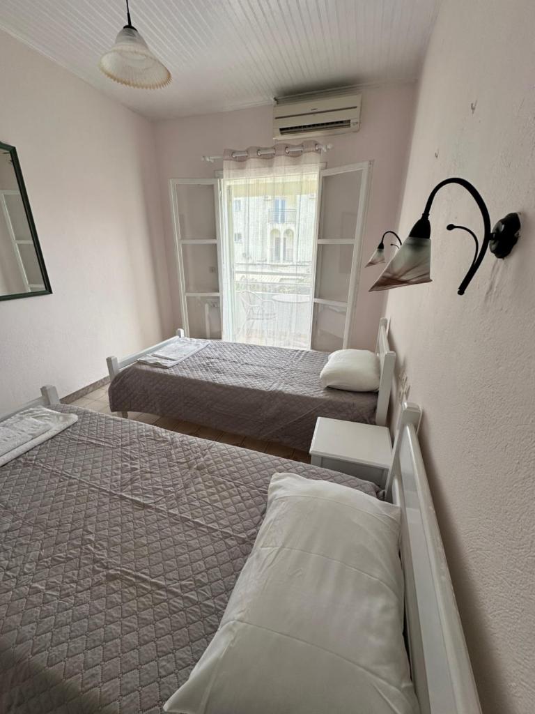Alexandros Studios Apartments photo 3