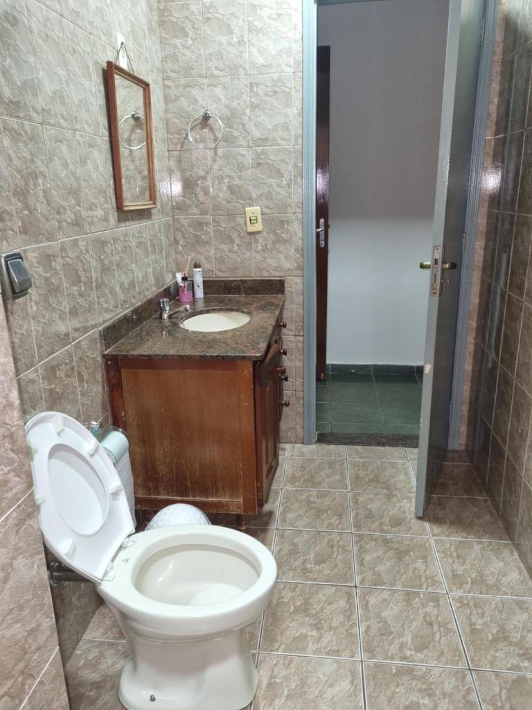 Casa com dois quartos,dois banheiros,sendo uma suíte,sala de estar cozinha e garagem photo 2