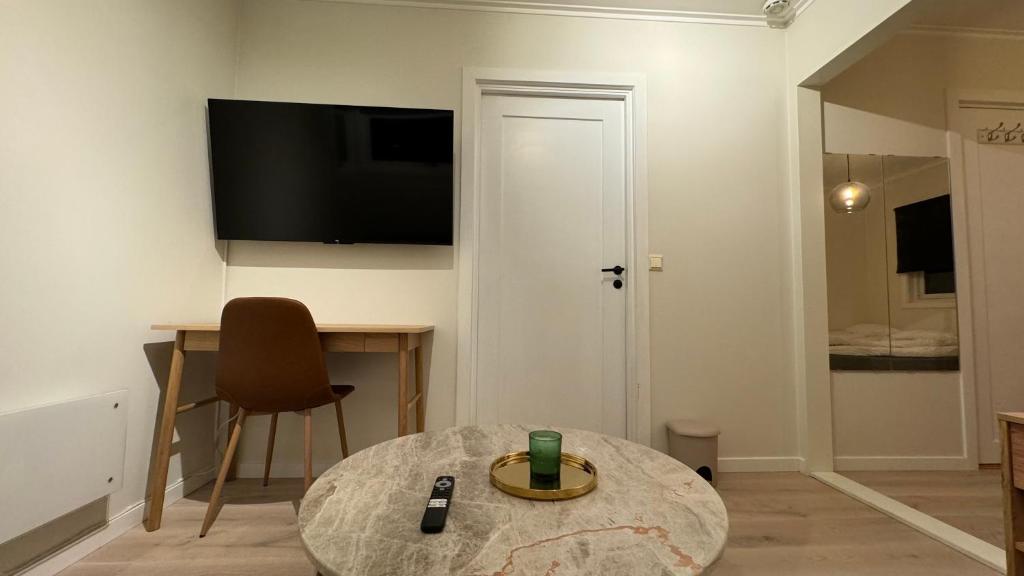 Bedroom, livingroom and separate bathroom