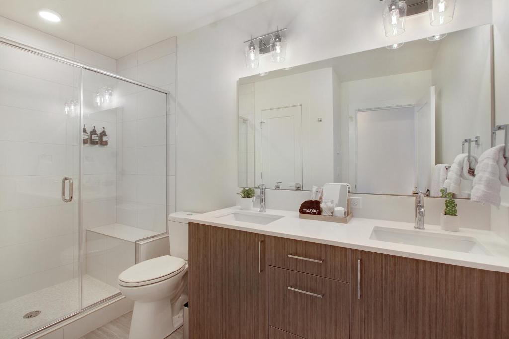 Gorgeous NEW Townhome on Capitol Hill, Close to Everything! photo 2