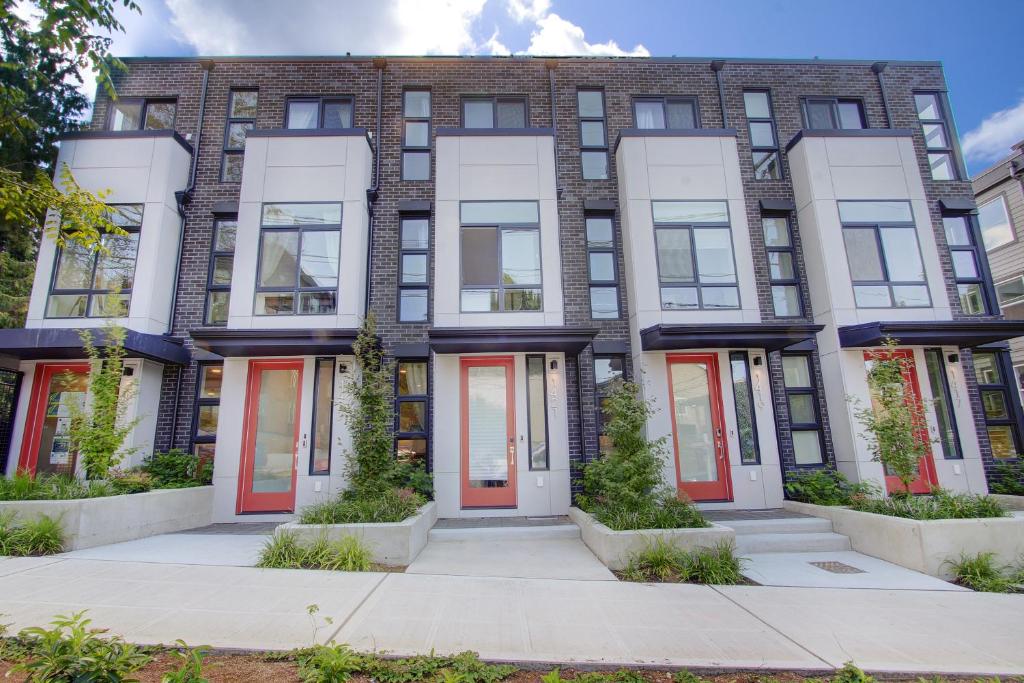 Gorgeous NEW Townhome on Capitol Hill, Close to Everything! photo 4