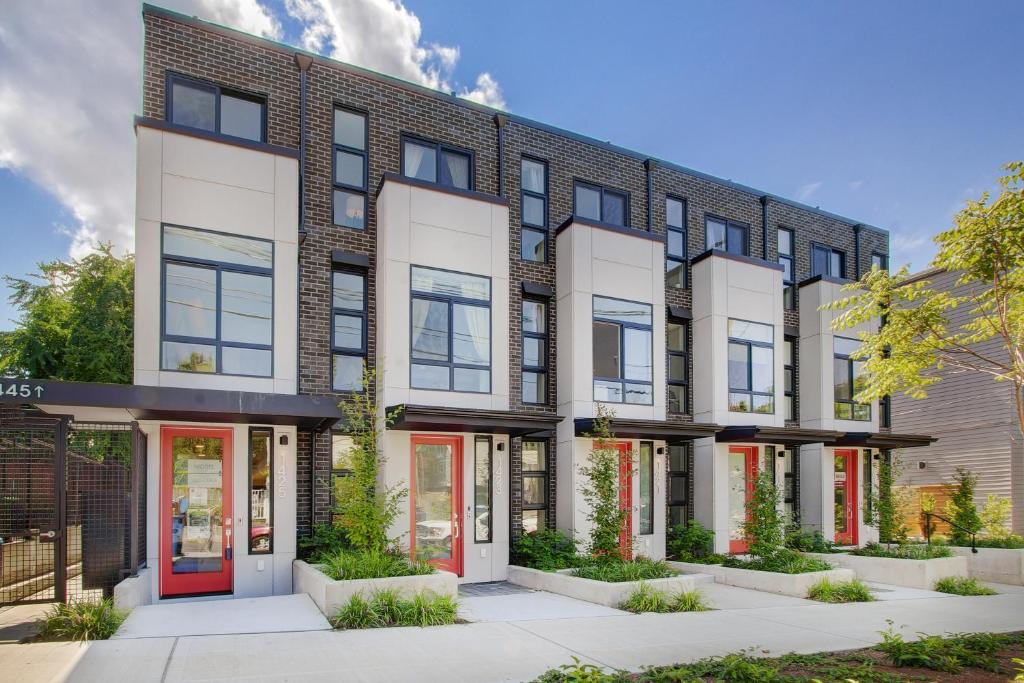Gorgeous NEW Townhome on Capitol Hill, Close to Everything!