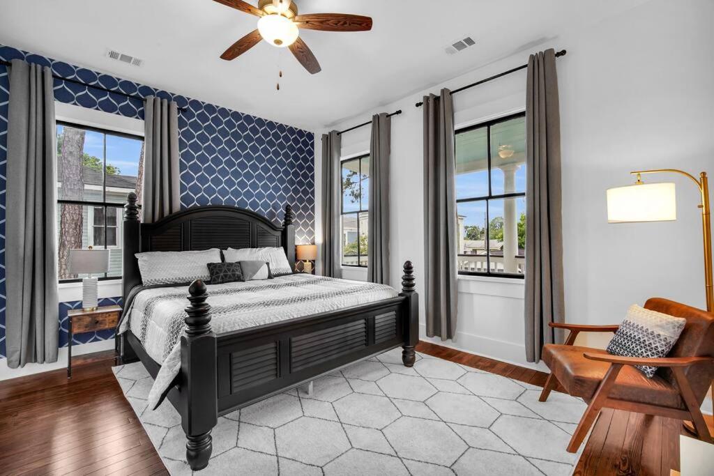 Modern Living in Thomas Square! image