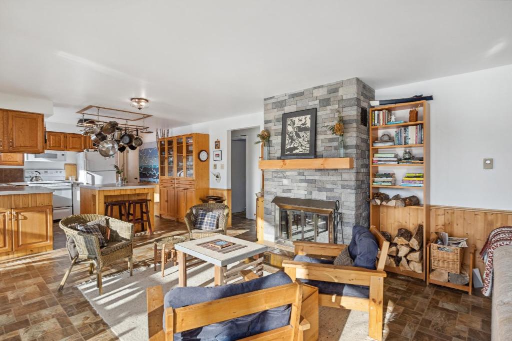 Stunning Secluded Richibucto River Waterfront Cottage with Unparallel Privacy photo 2
