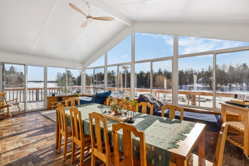 Stunning Secluded Richibucto River Waterfront Cottage with Unparallel Privacy photo 1