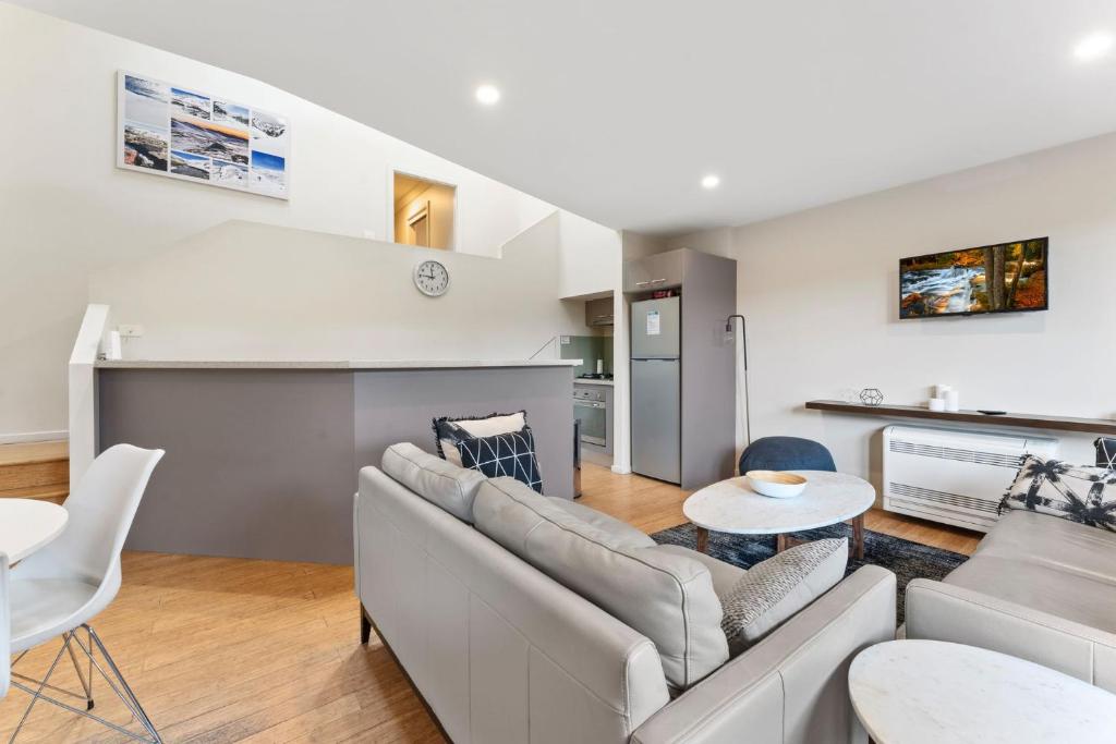 Khione 6 - Modern 2 bedroom Townhouse