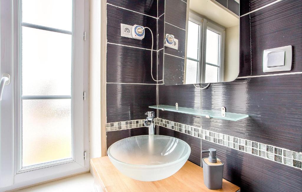 Amazing Home In Port-des-barques With Kitchen photo 3