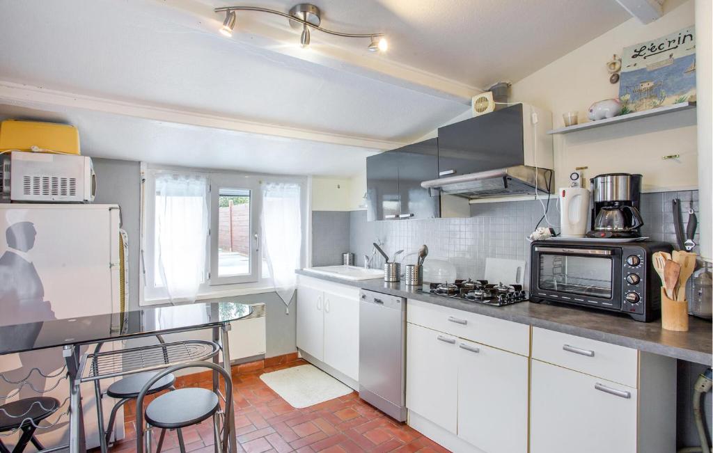 Amazing Home In Port-des-barques With Kitchen photo 4