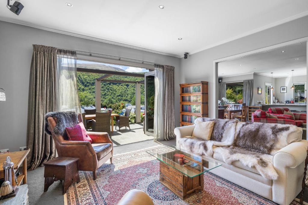 Elite Holiday Homes Queenstown - Arrowbrae photo 2