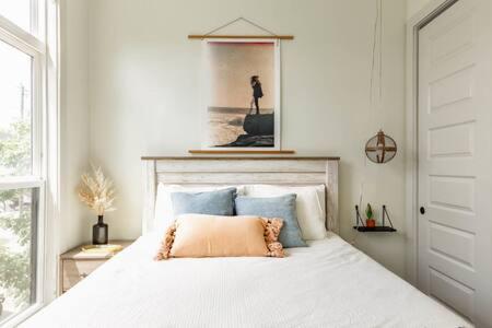 The Dogwood House - Cute Cozy and close to everything image