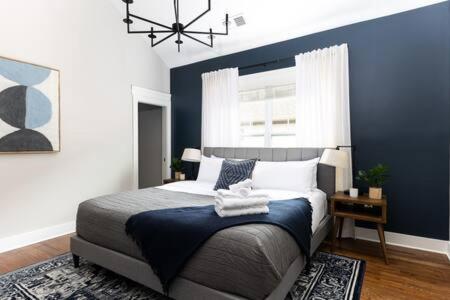 The Edgehill House - cozy & close to everything image