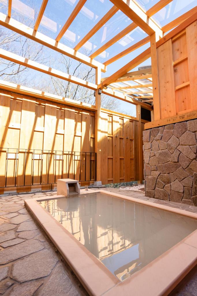 源泉かけ流し 白濁 Forest Suite Hakone Sengokuhara photo 1