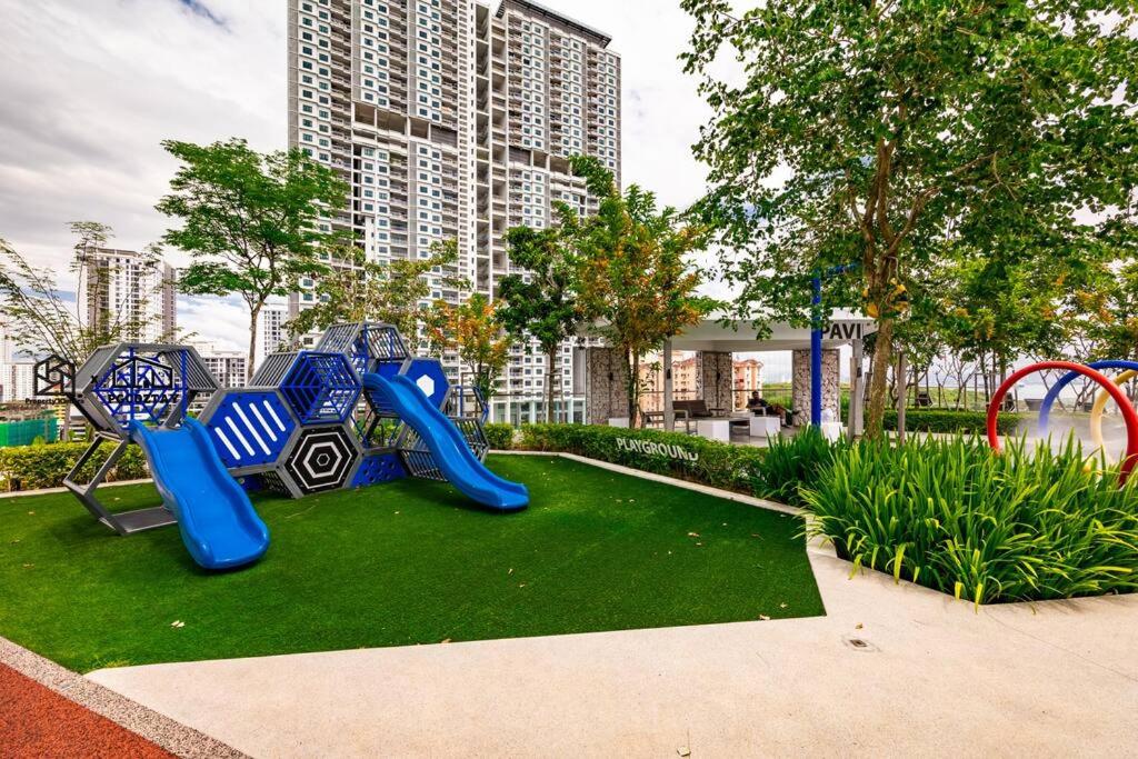Urban Suites 2BR Family Setting #19 photo 1
