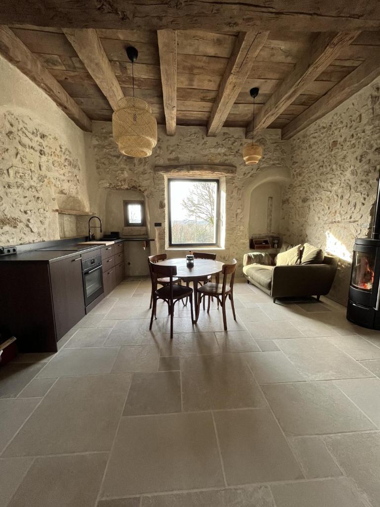 Appartement dans une vieille ferme bugiste