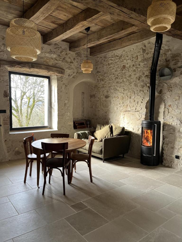 Appartement dans une vieille ferme bugiste photo 1