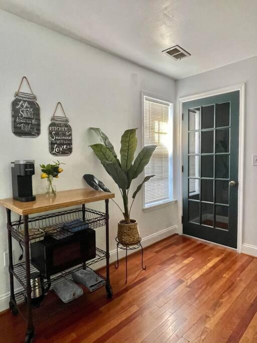 New, Modern, 3 bed/3 bath Apt, 10 miles to DC! photo 1