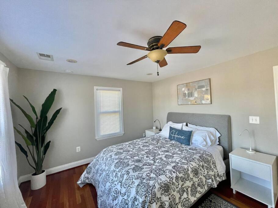 New, Modern, 3 bed/3 bath Apt, 10 miles to DC! photo 3