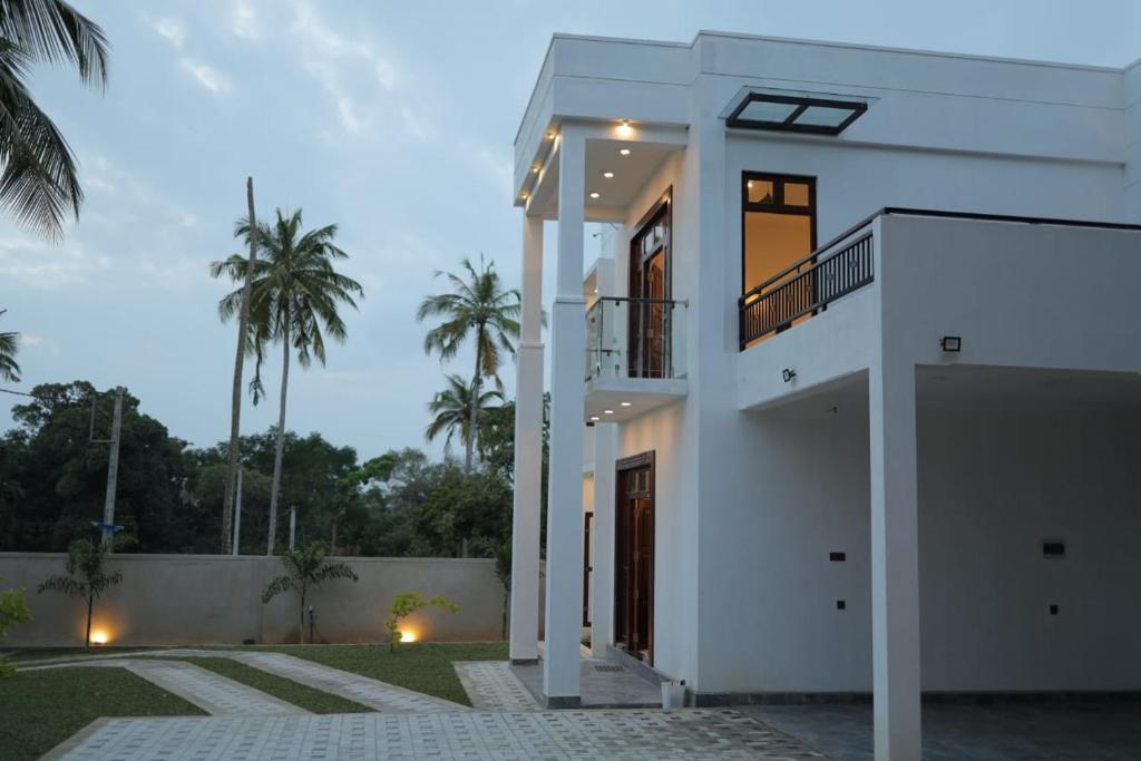 Hide Hiriketiya Villa photo 3