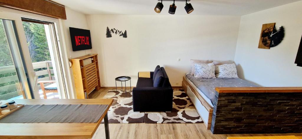 Cozy Studio Retreat - completely renovated in a perfect location photo 2