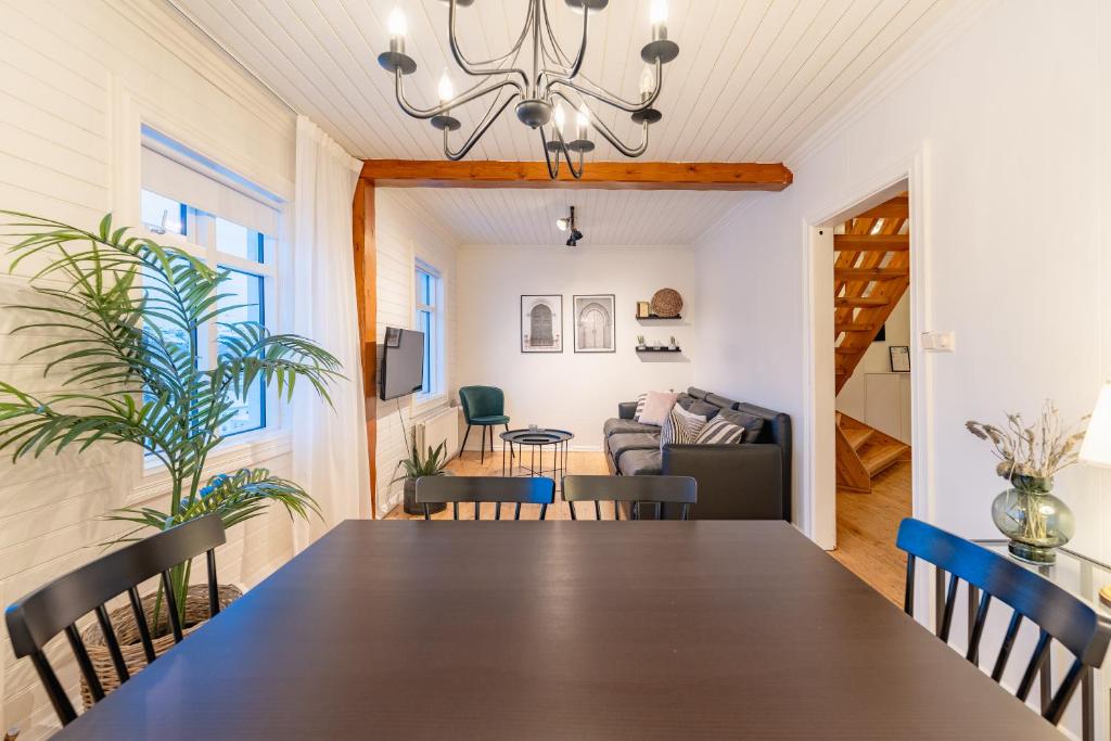 Day Dream Central Akureyri Three Bedroom Apt