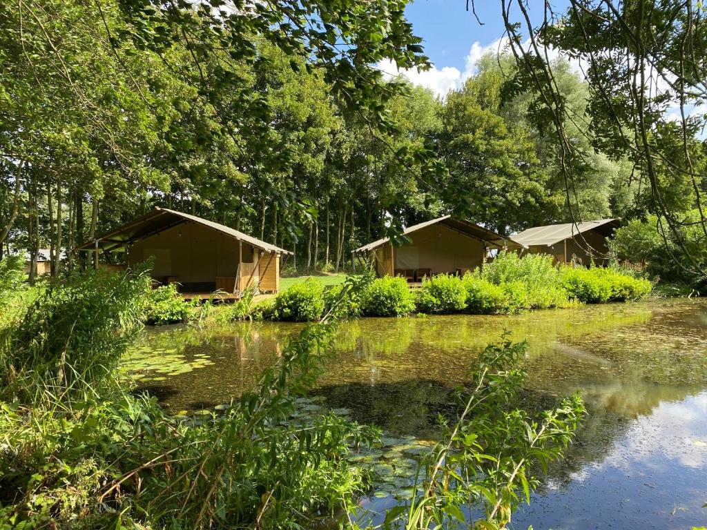 Luxe safaritent aan het water