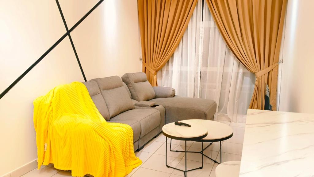 Kulai Apartment 5BR11Pax near IOI, Aeon and Senai Airport photo 1