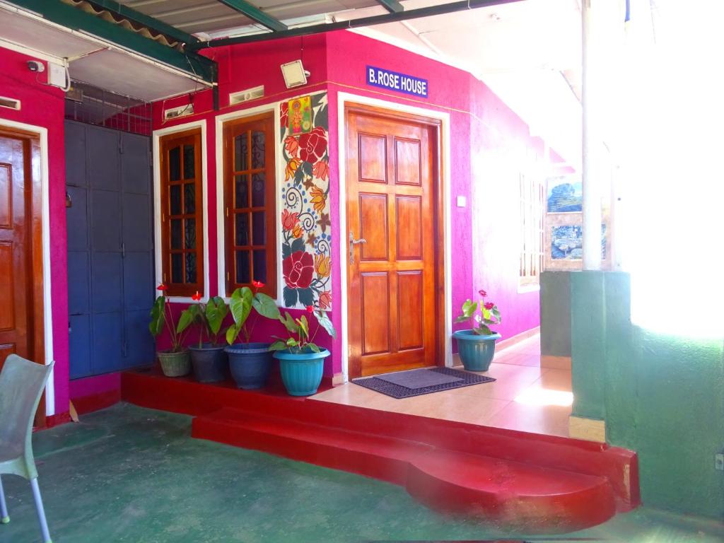 B.Rose House photo 1