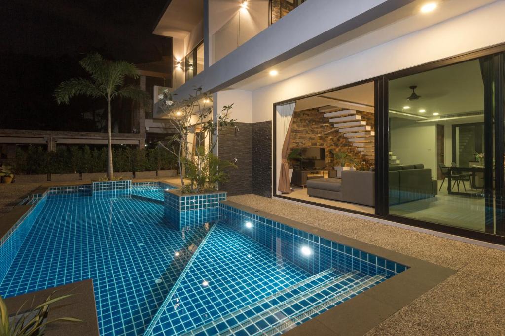 Twin Villas Seaview Kata