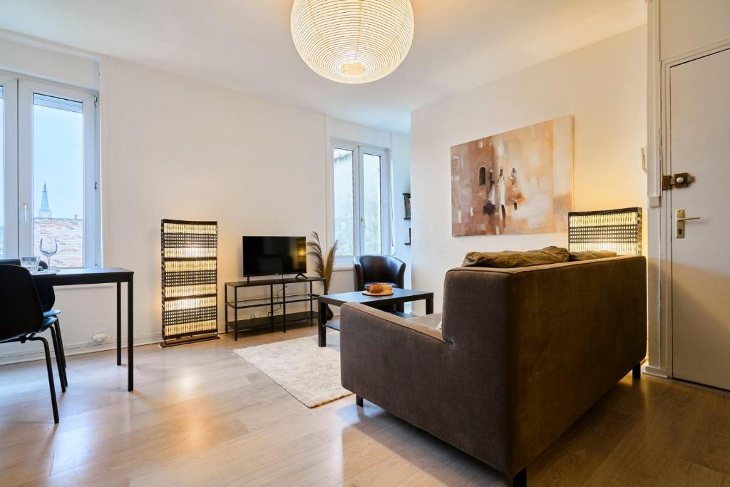 One bedroom apartment near tramway & shops photo 4