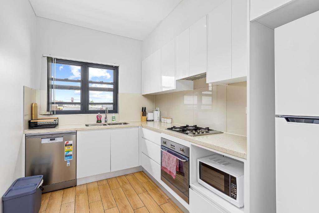 NEW 2 Bedroom APT in Heart of Campsie photo 3