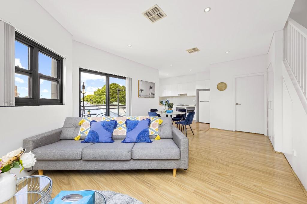NEW 2 Bedroom APT in Heart of Campsie photo 1