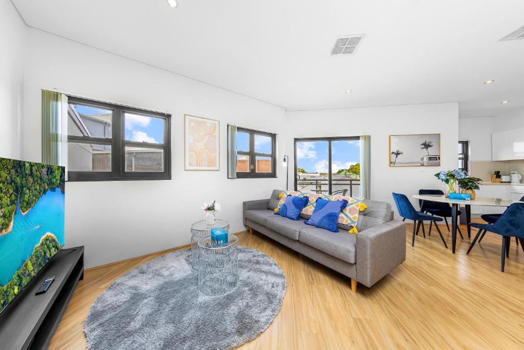 NEW 2 Bedroom APT in Heart of Campsie photo 2