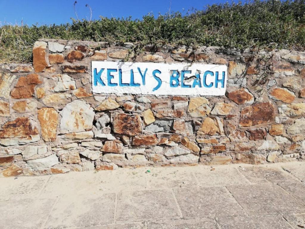 Kelly's Beachfront Apartments photo 2