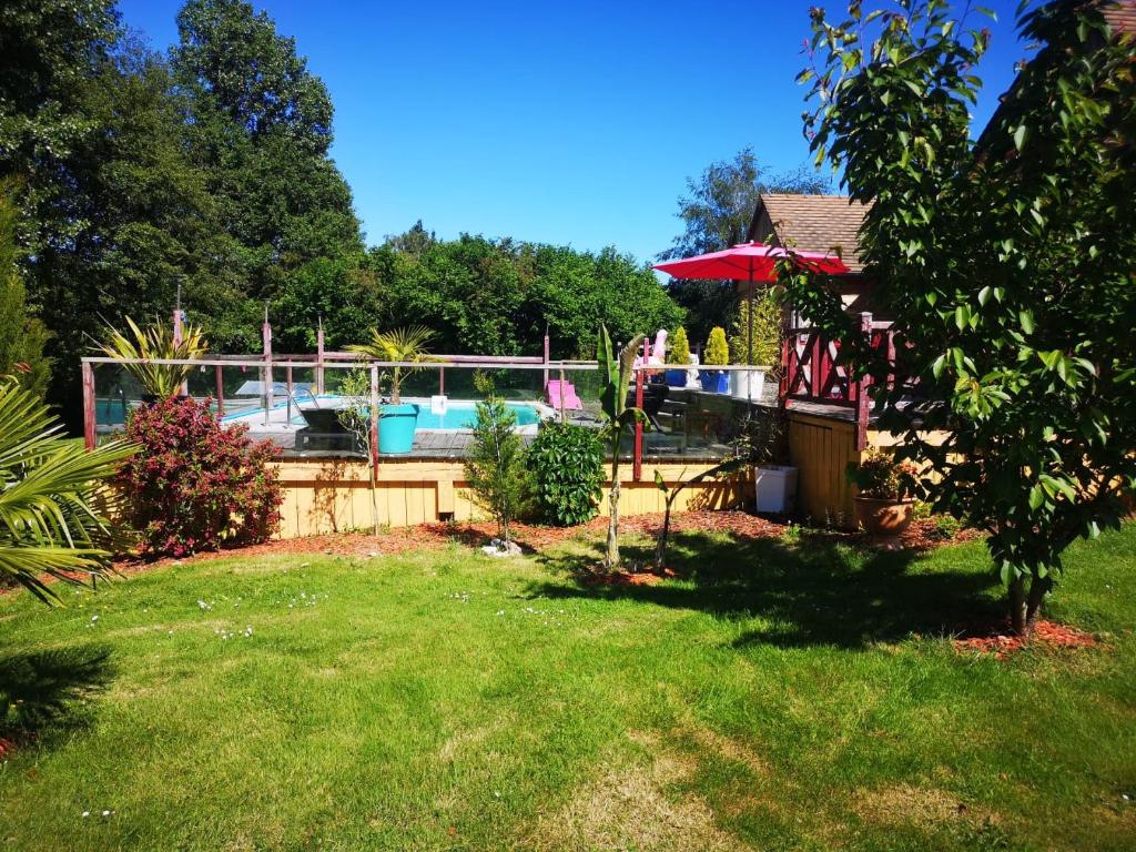 Maison architecte en bois avec piscine et jacuzzi photo 1