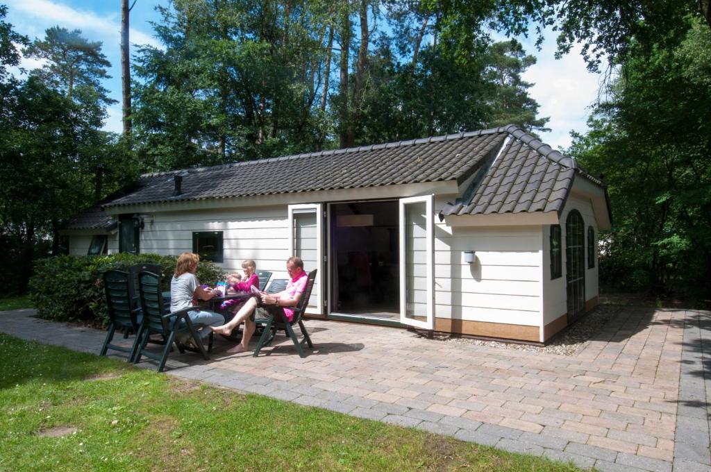 Korhoen - 6p HeideBungalow met bedstee photo 2