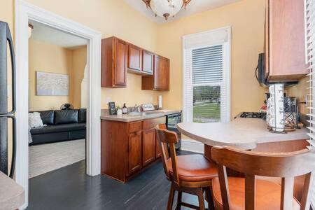 Beautiful downstairs 1bed 1bth charmer- Pet Friendly photo 2