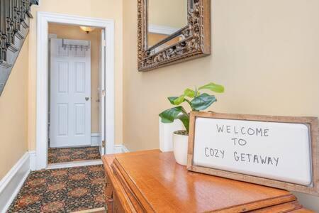Downtown 5Bed Walking Distance to Beach Sleeps 16 photo 1