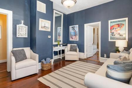 Downtown 5Bed Walking Distance to Beach Sleeps 16 photo 2