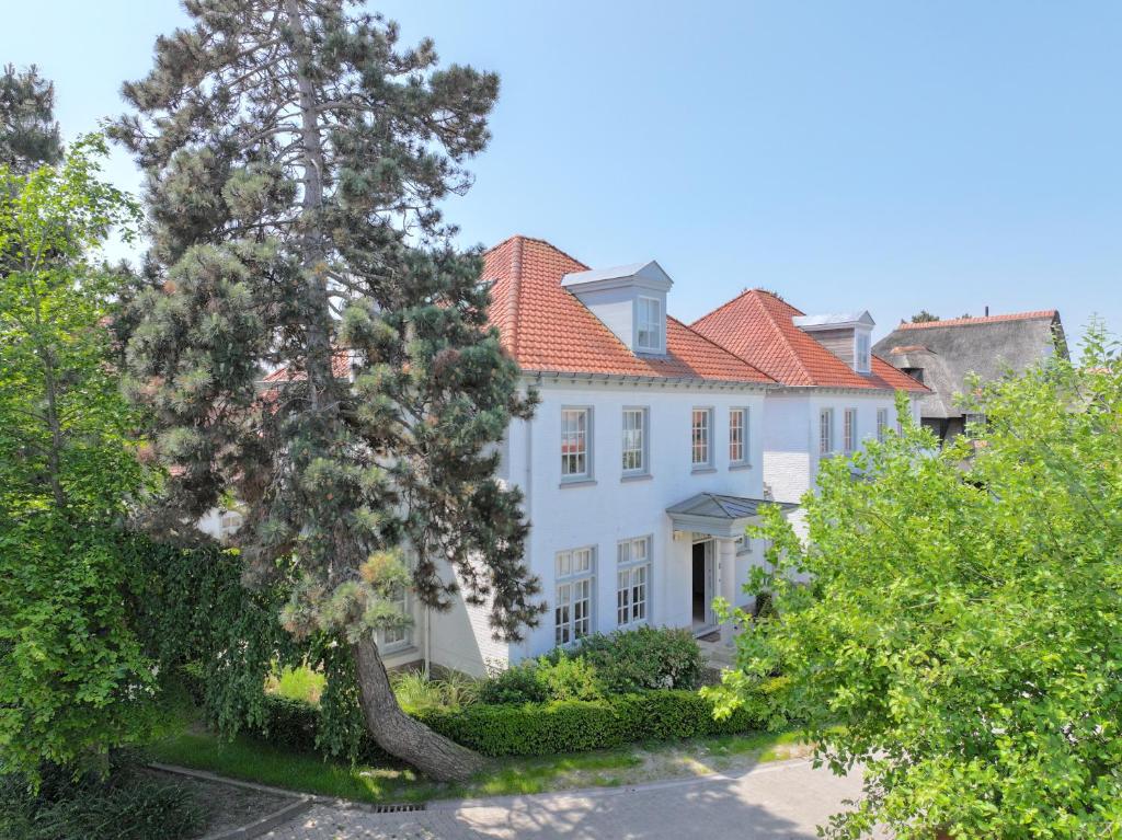 JAMES 12 - spacious and charming townhouse in oud Knokke photo 1